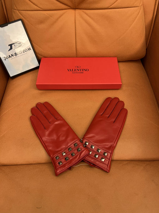 Luvas de couro vermelho Valentino Garavani – com detalhes em rockstud