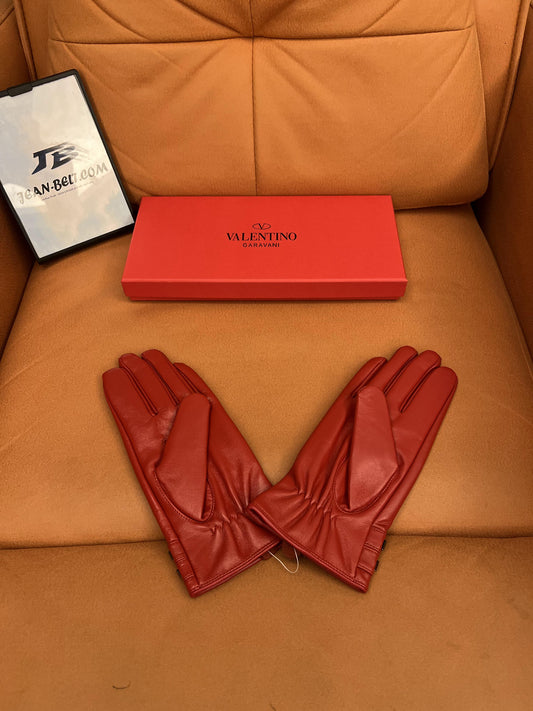 Luvas de couro vermelho Valentino Garavani – com detalhes em rockstud
