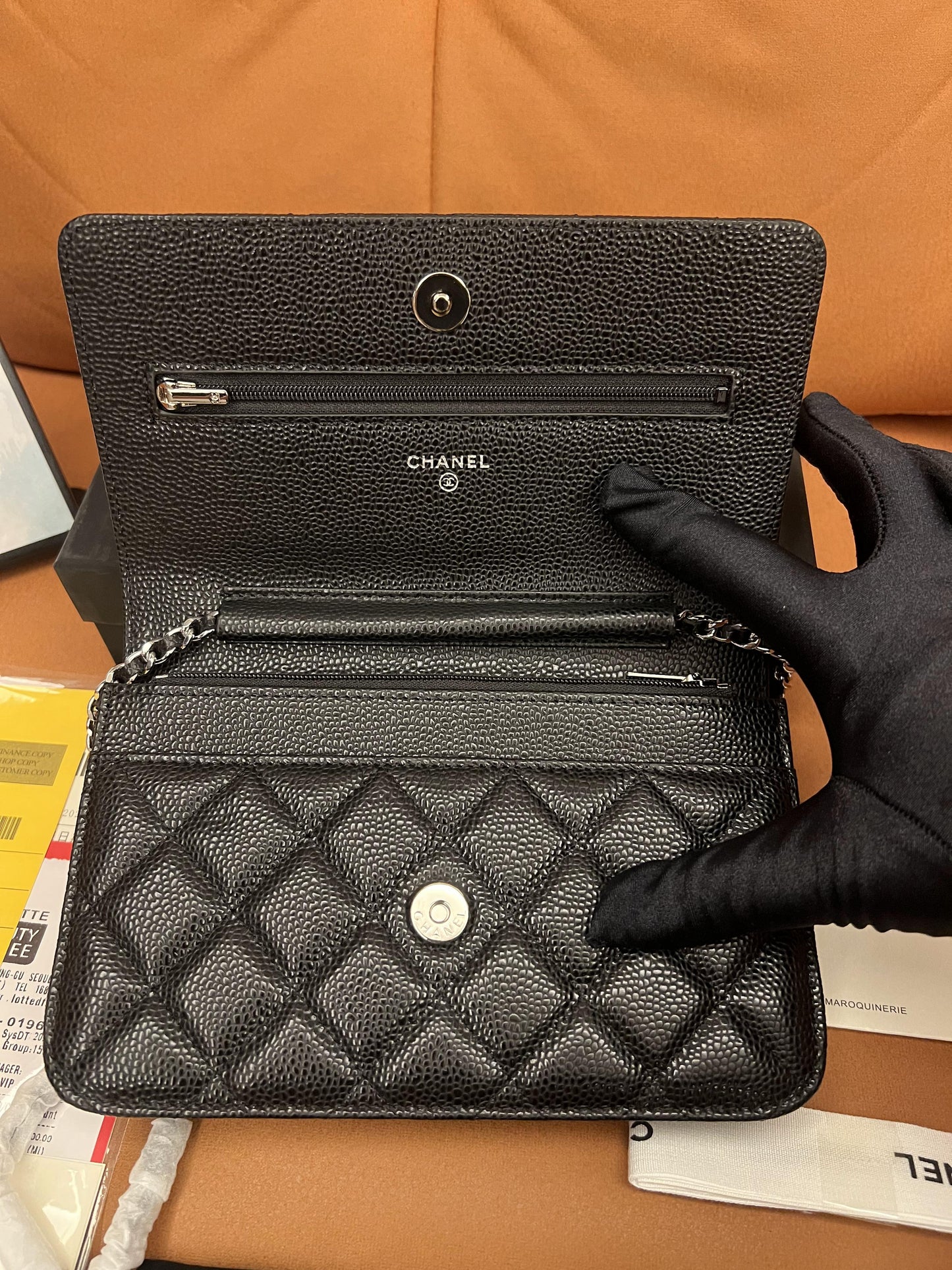 Bolso de mano Chanel WOC con cadena AP1450, color caviar negro