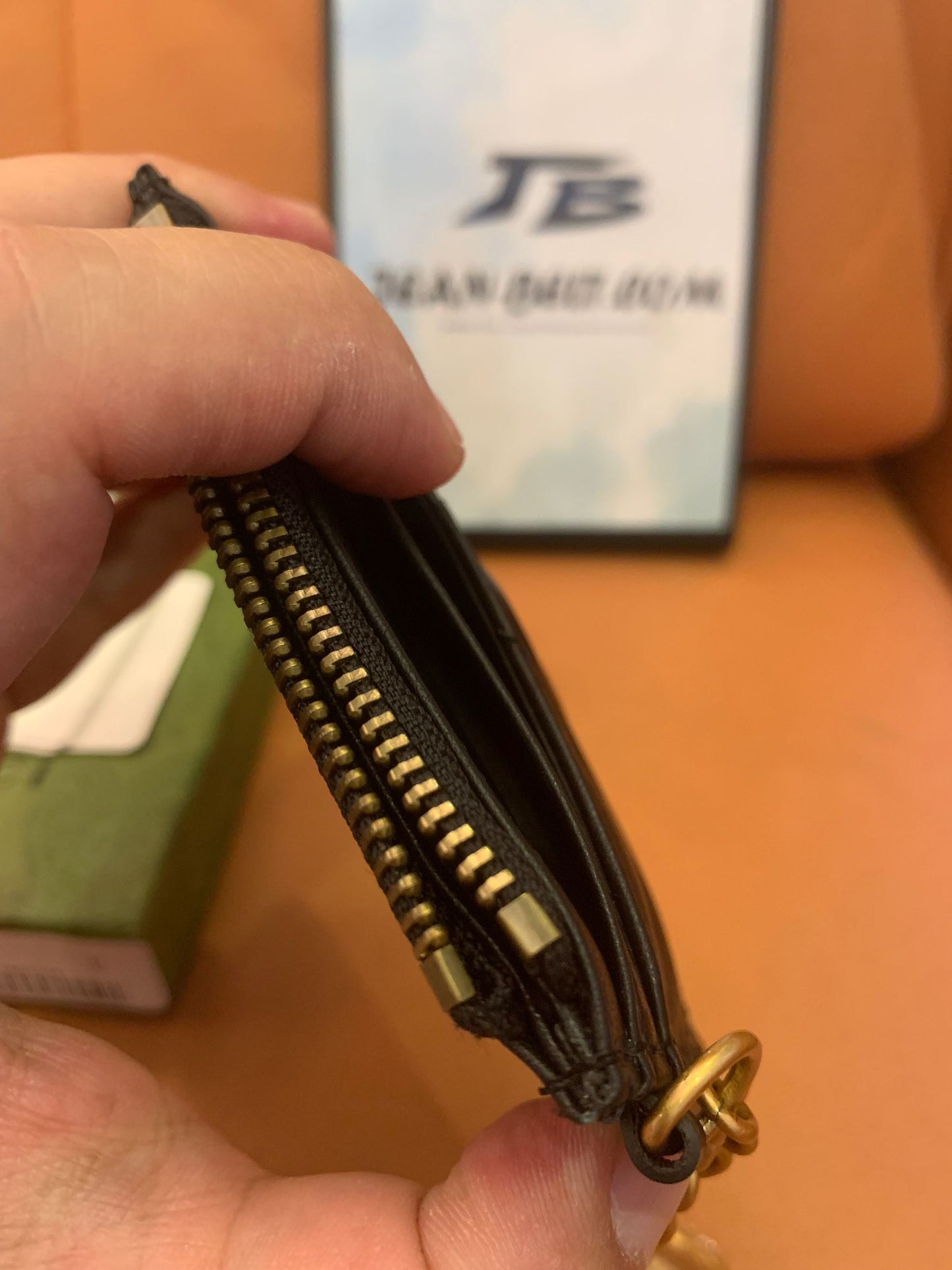Tarjetero de piel Gucci GG Marmont con cadena