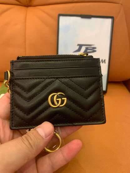 Tarjetero de piel Gucci GG Marmont con cadena