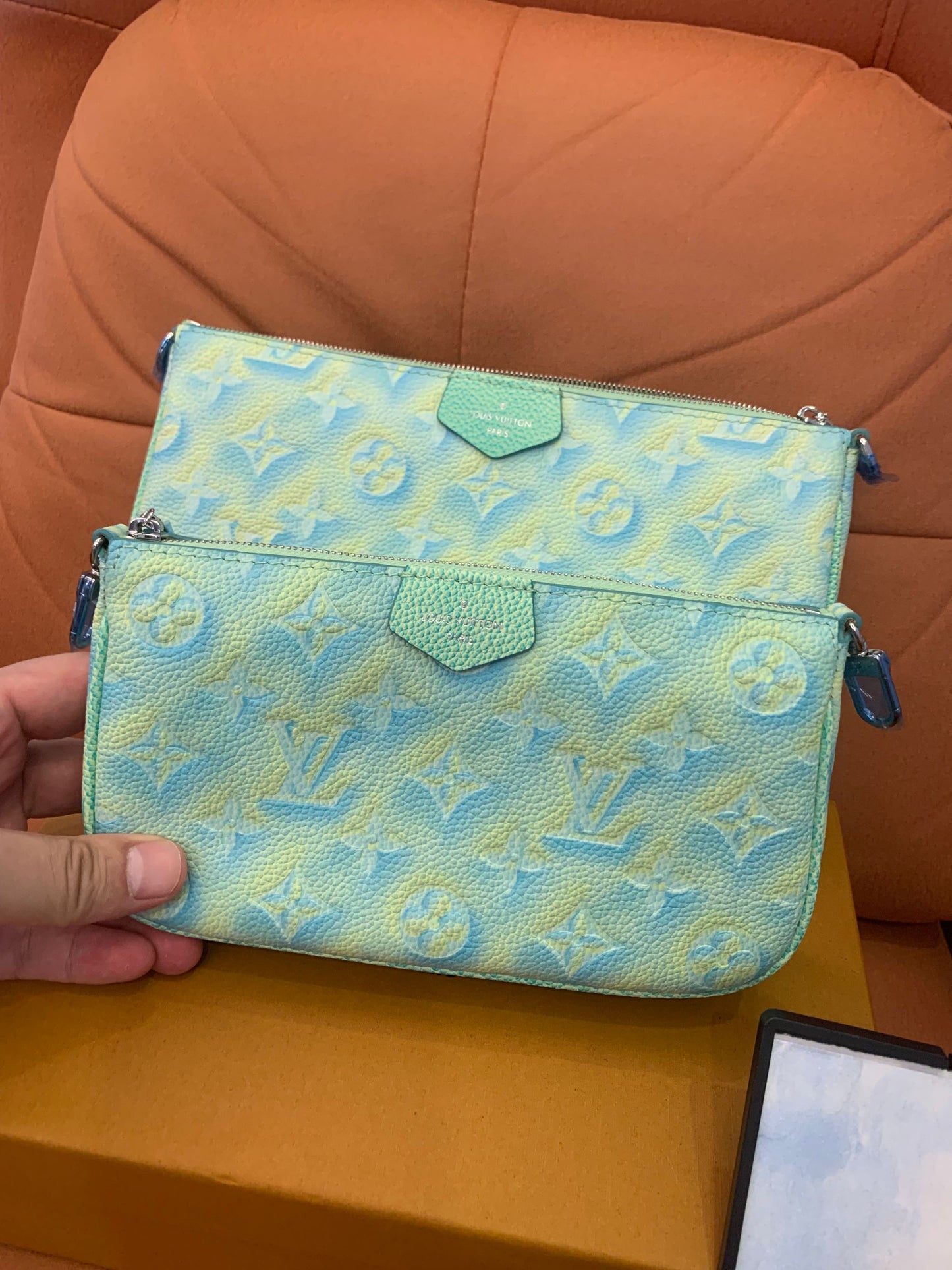 Louis Vuitton monograma empreinte verão stardust multi pochette