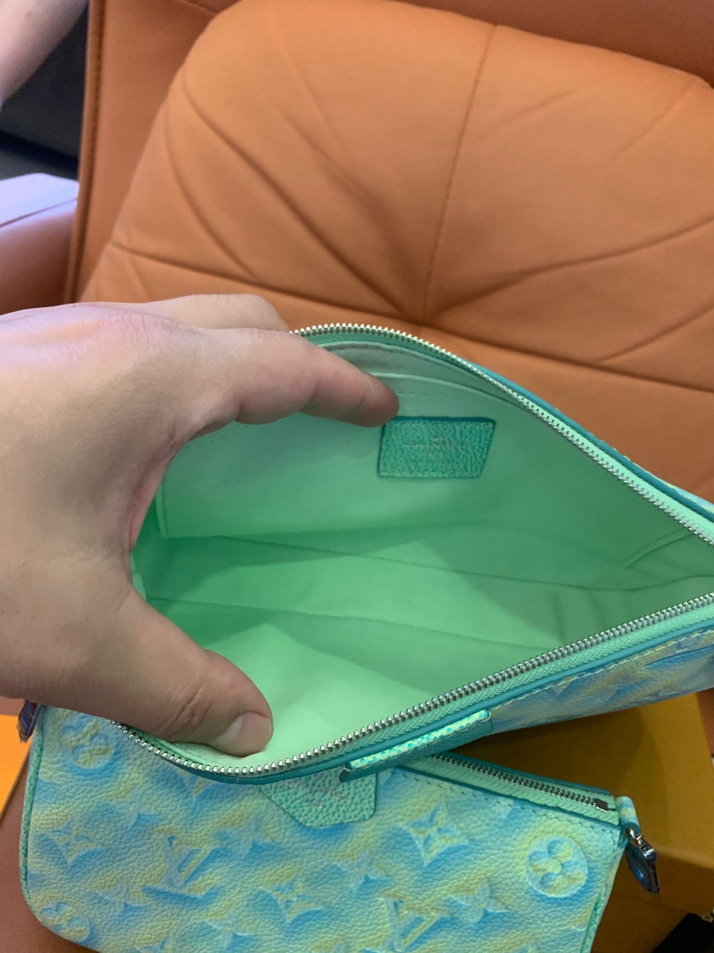 Louis Vuitton monograma empreinte verão stardust multi pochette