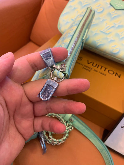 Louis Vuitton monograma empreinte verão stardust multi pochette