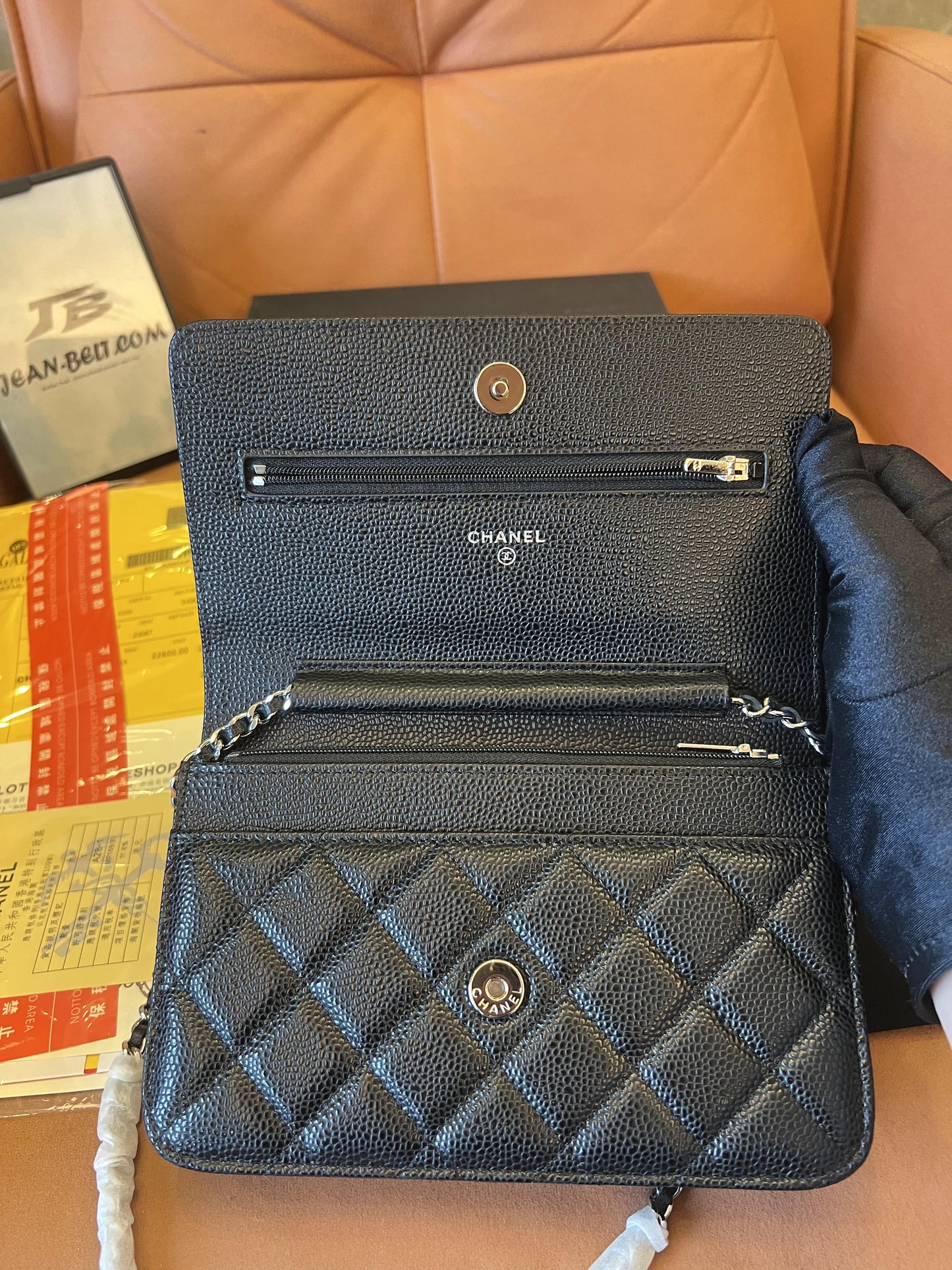 Bolso de mano Chanel WOC con cadena AP1450, color caviar negro