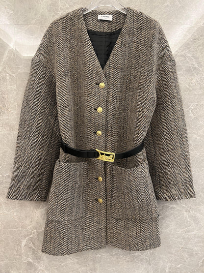 Casaco de Lã Herringbone Celine com Botão Dourado e Cinto
