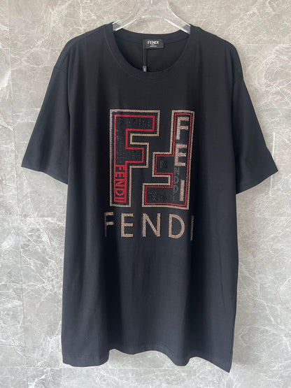 Camiseta negra de Fendi con diseño de logotipo exclusivo
