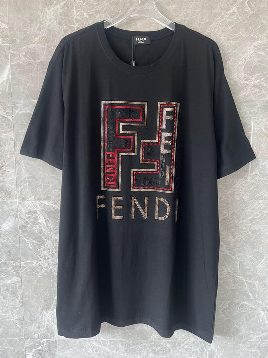 Camiseta preta Fendi com design de logotipo exclusivo