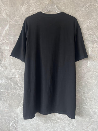 Camiseta negra de Fendi con diseño de logotipo exclusivo
