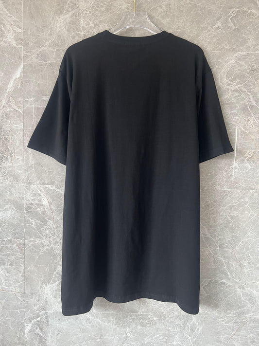 Camiseta preta Fendi com design de logotipo exclusivo