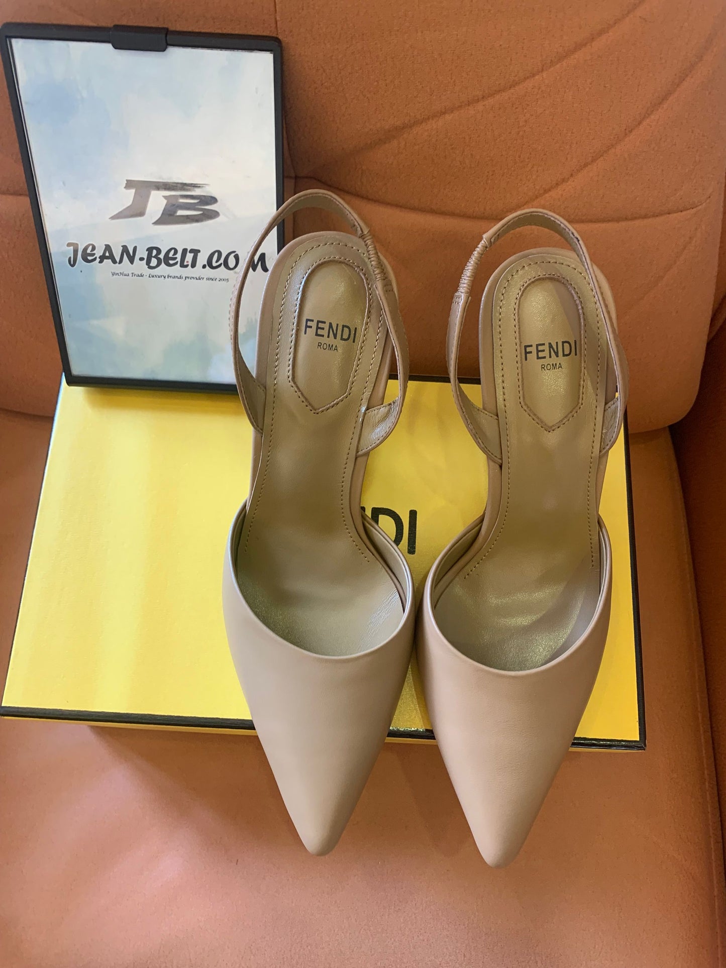 Zapatos de salón Fendi de piel color polvo