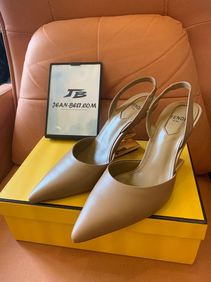 Zapatos de salón Fendi de piel color polvo