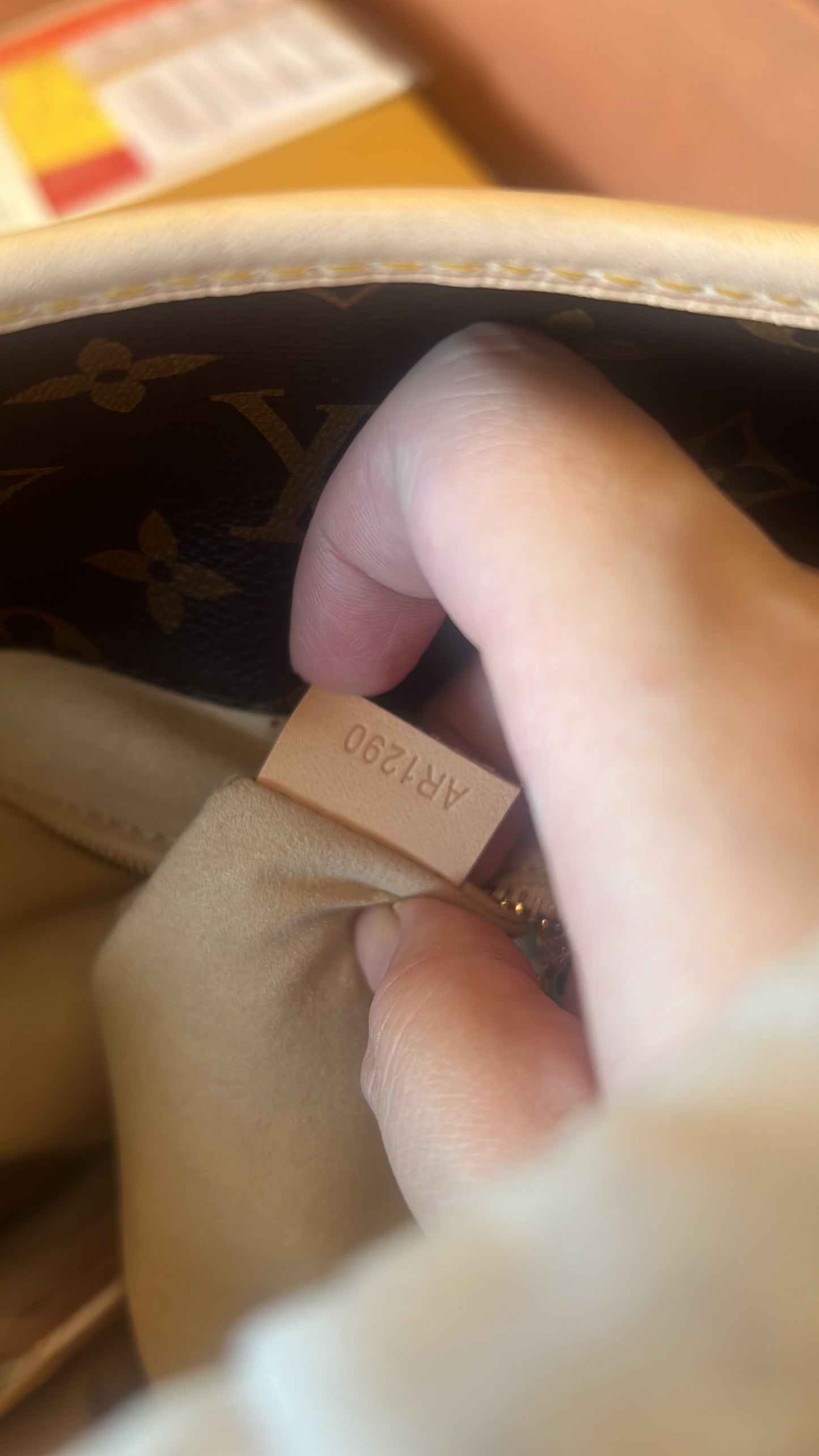 Lienzo con monograma de Louis Vuitton Artsy mm