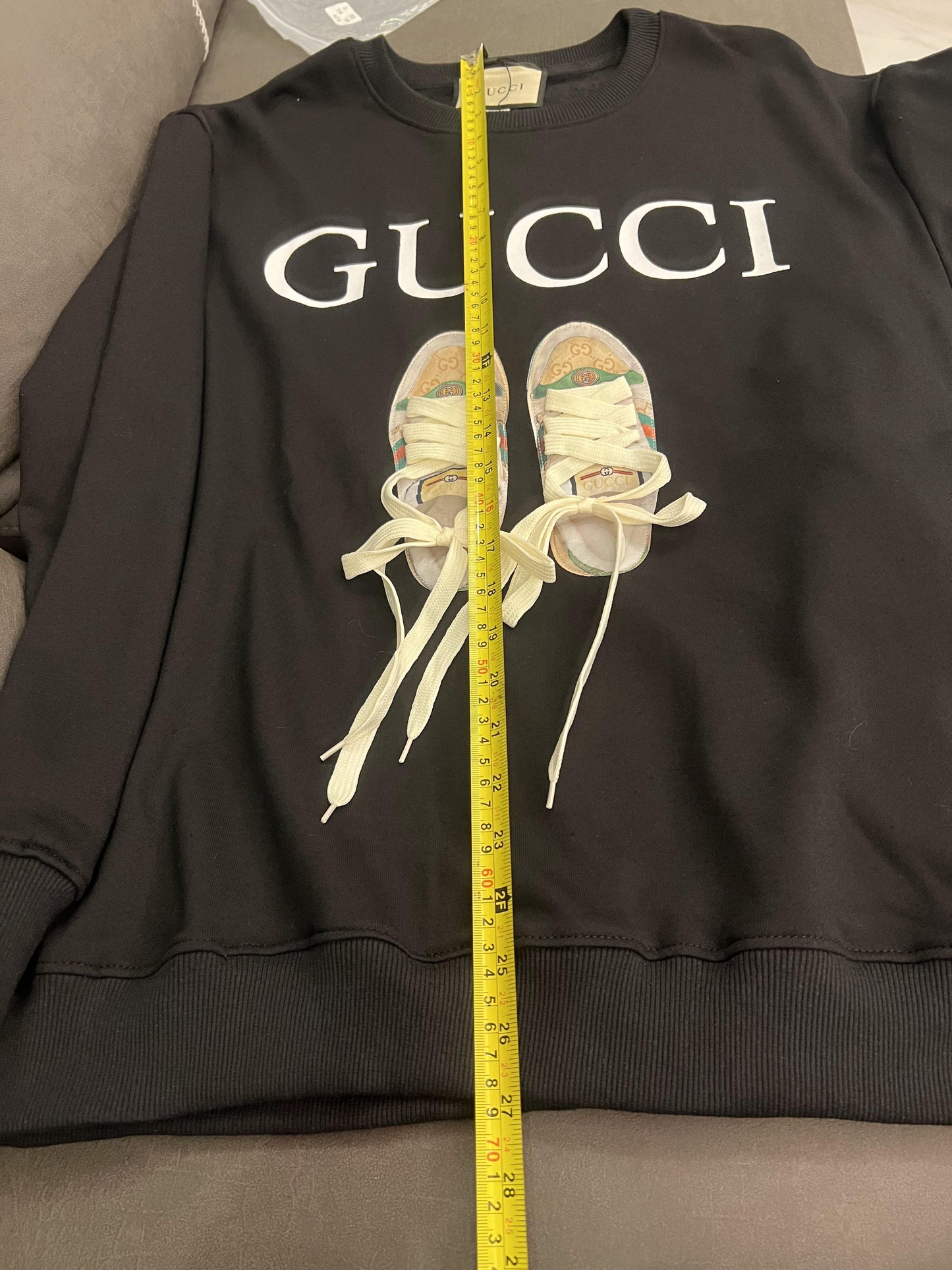 Moletom preto com estampa de tênis Gucci