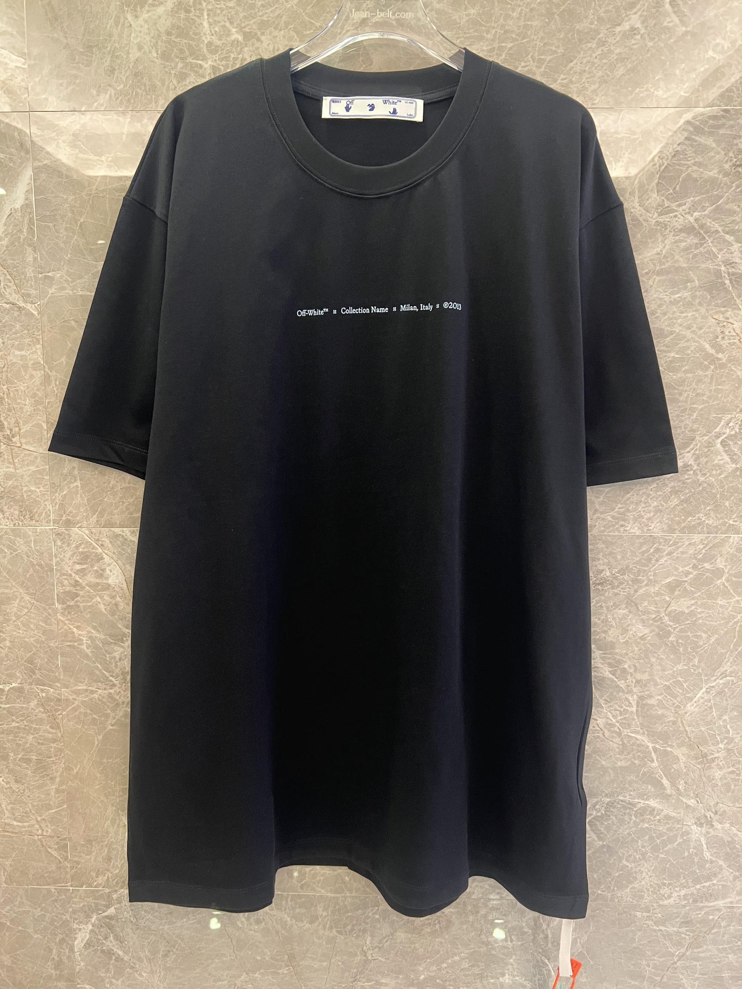 Camiseta con estampado de flechas y pinceladas negras de Off-White™