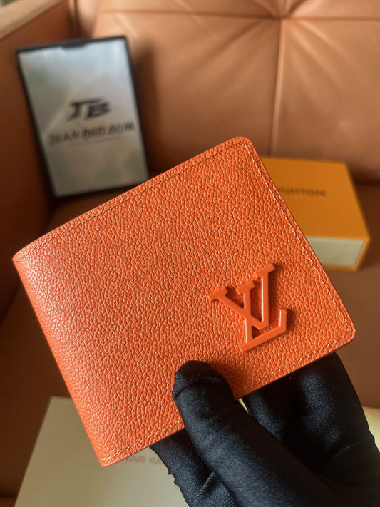 Carteira compacta de couro Louis Vuitton Taurillon na cor laranja