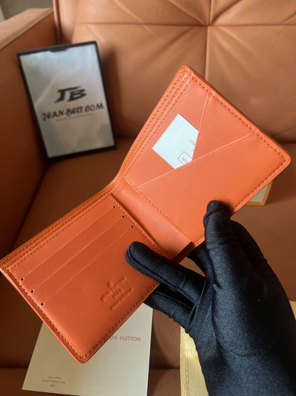 Carteira compacta de couro Louis Vuitton Taurillon na cor laranja