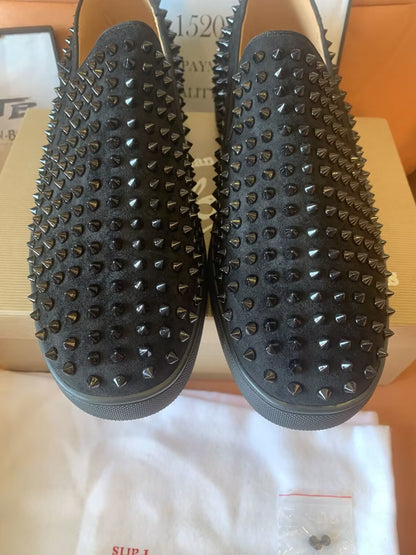 Christian Louboutin - Patinete con ruedas negro sin cordones y tachuelas