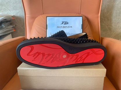 Christian Louboutin - Patinete con ruedas negro sin cordones y tachuelas