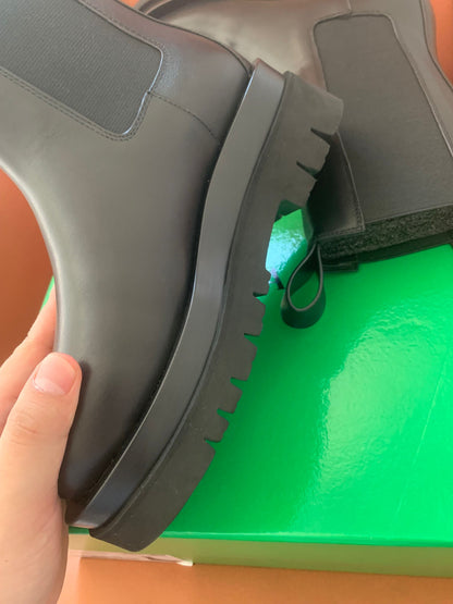 Bottega Venata Chelsea Boots Black