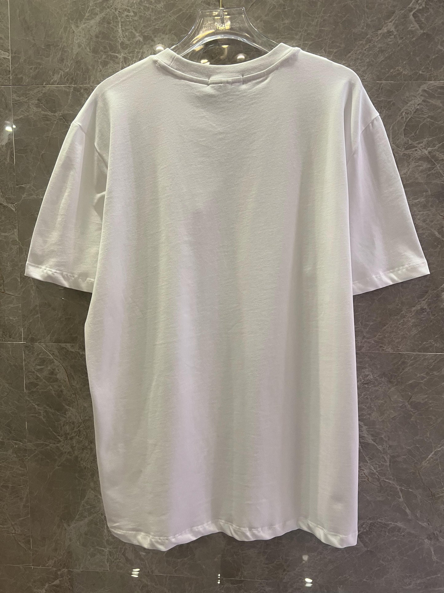 Camiseta branca com estampa de cavalo da Hermès Paris