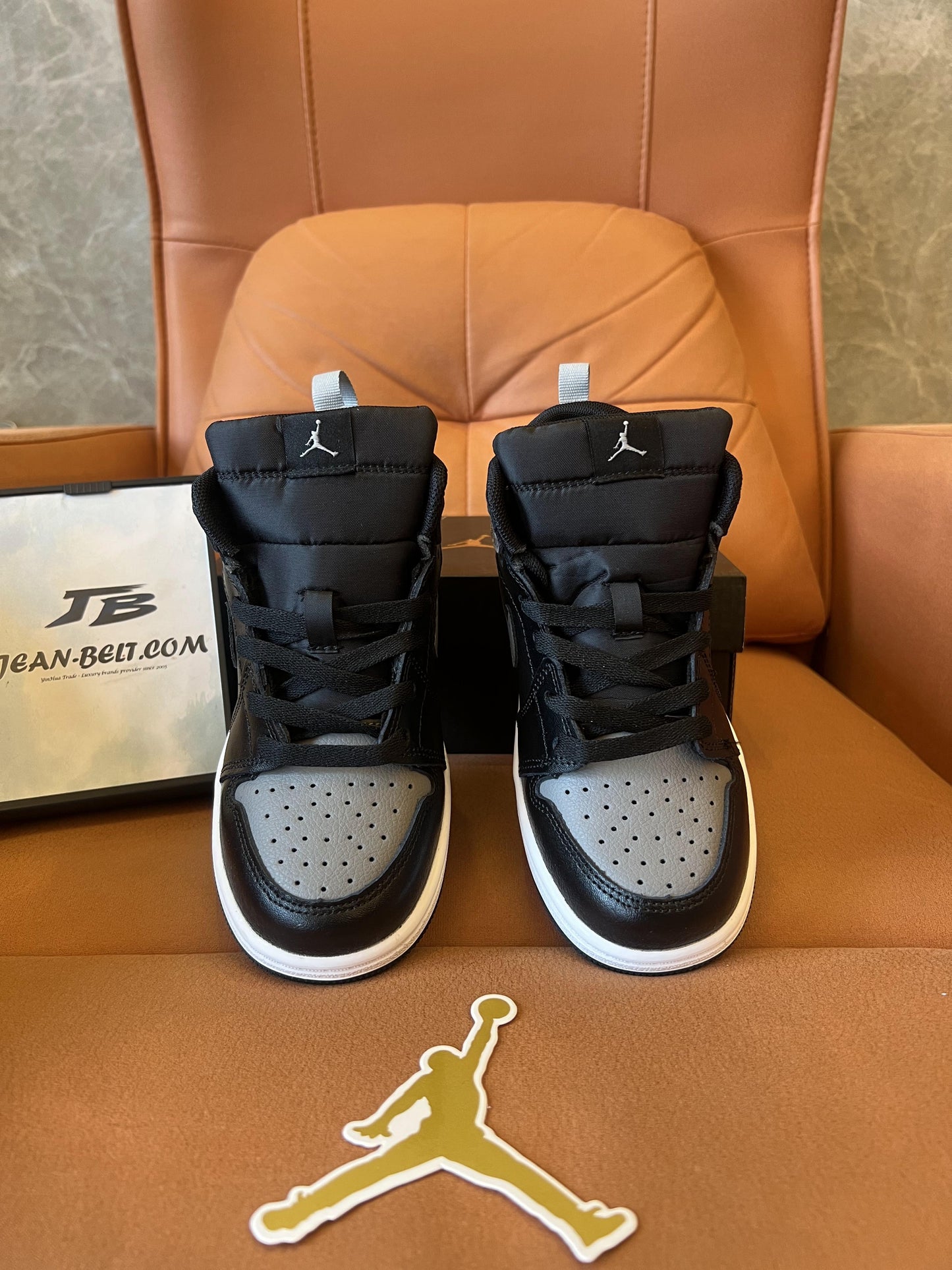 Nike Air Jordan 1 Mid negro/gris