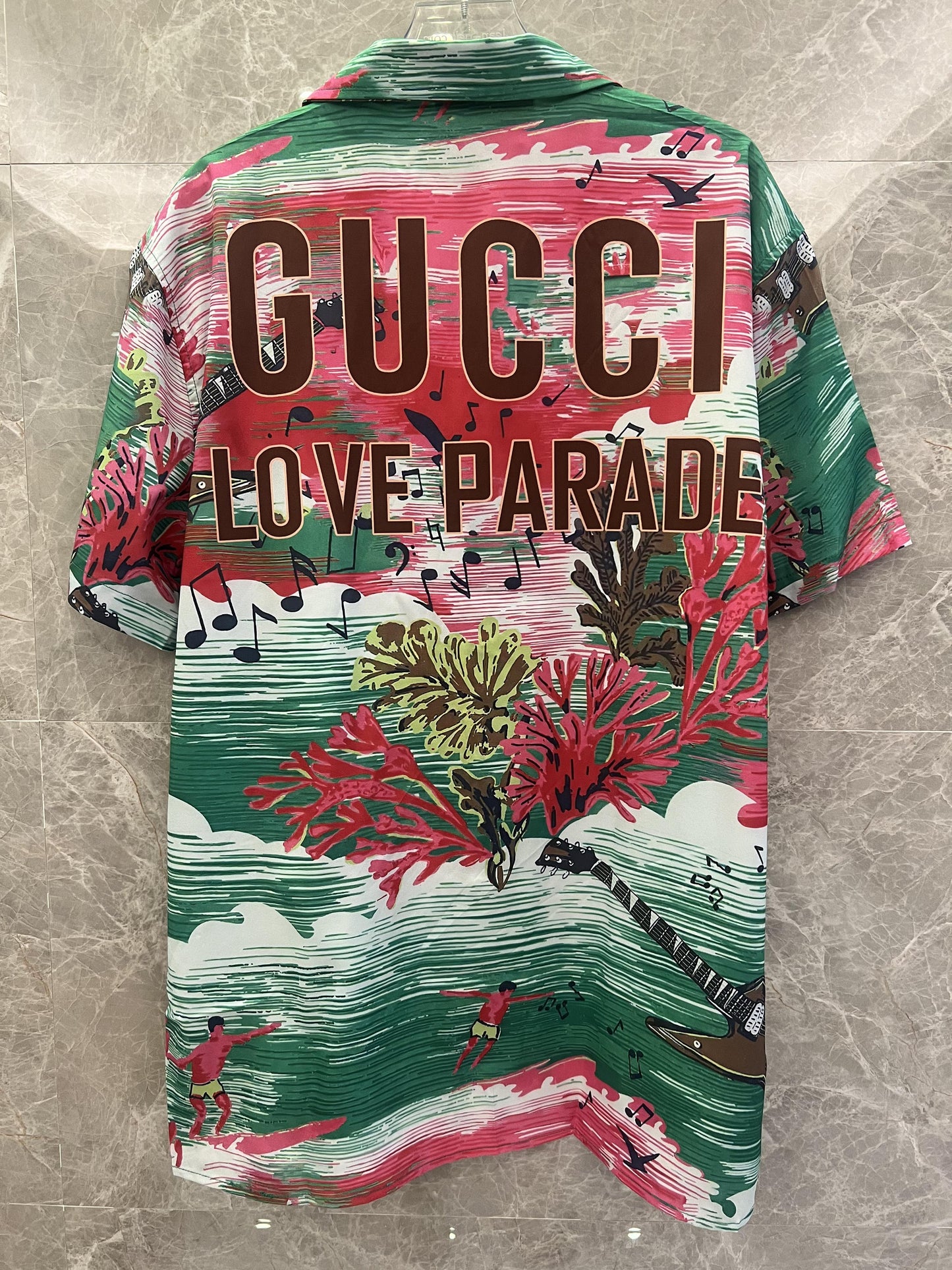 Camisa de manga corta con estampado tropical "Love Parade" de Gucci