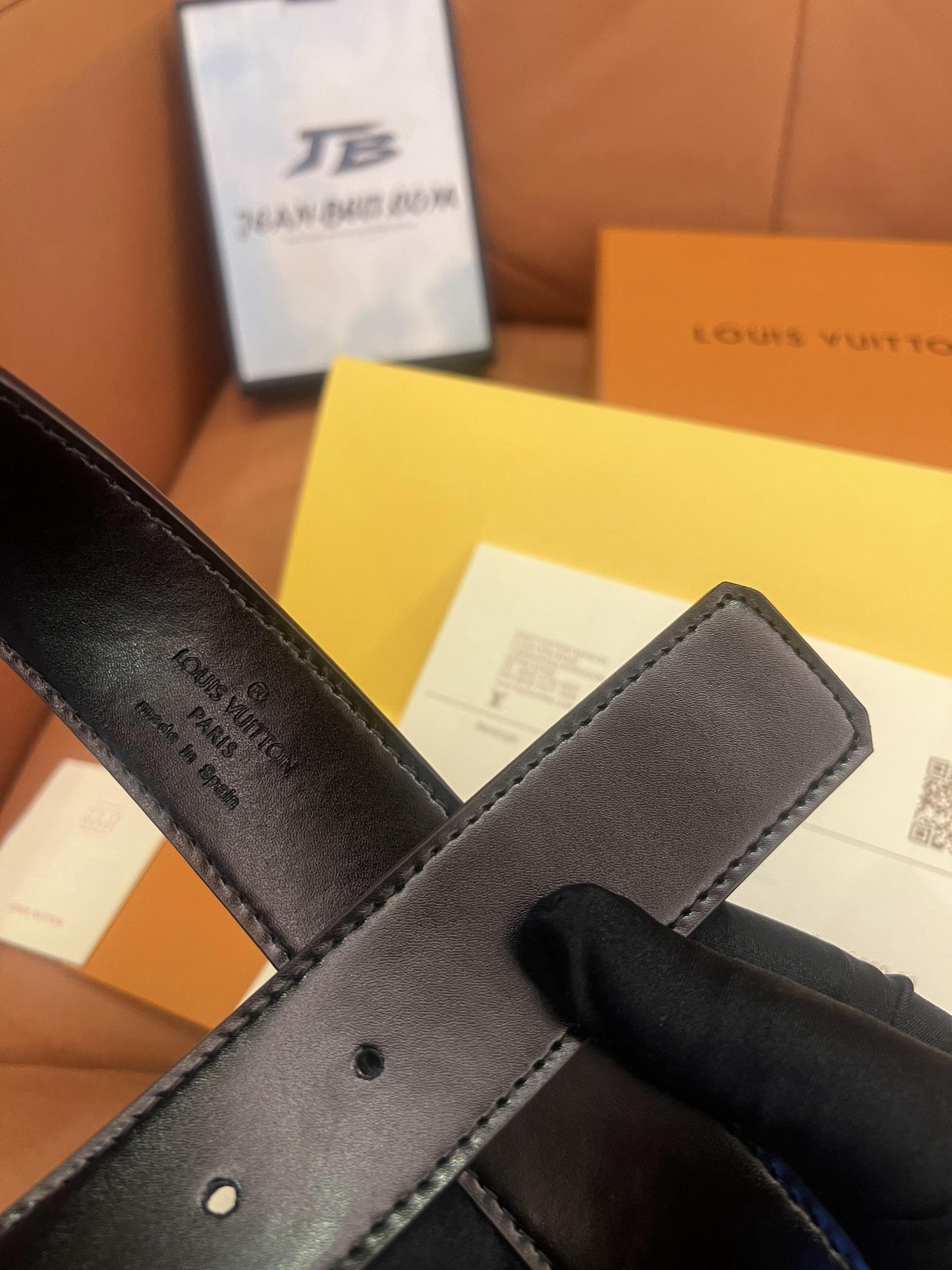 Cinturón de lona con monograma de Louis Vuitton y hebilla dorada con iniciales LV