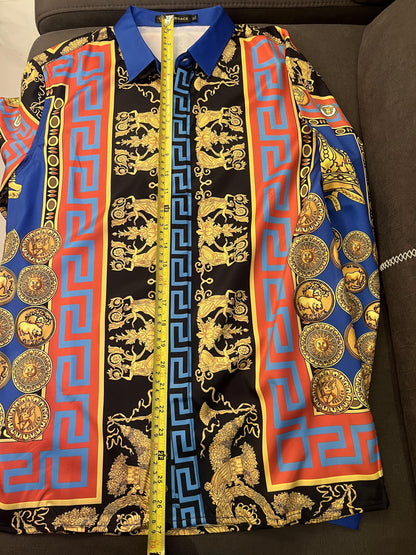 Camisa de seda con estampado barroco de Versace y diseño de medallón real