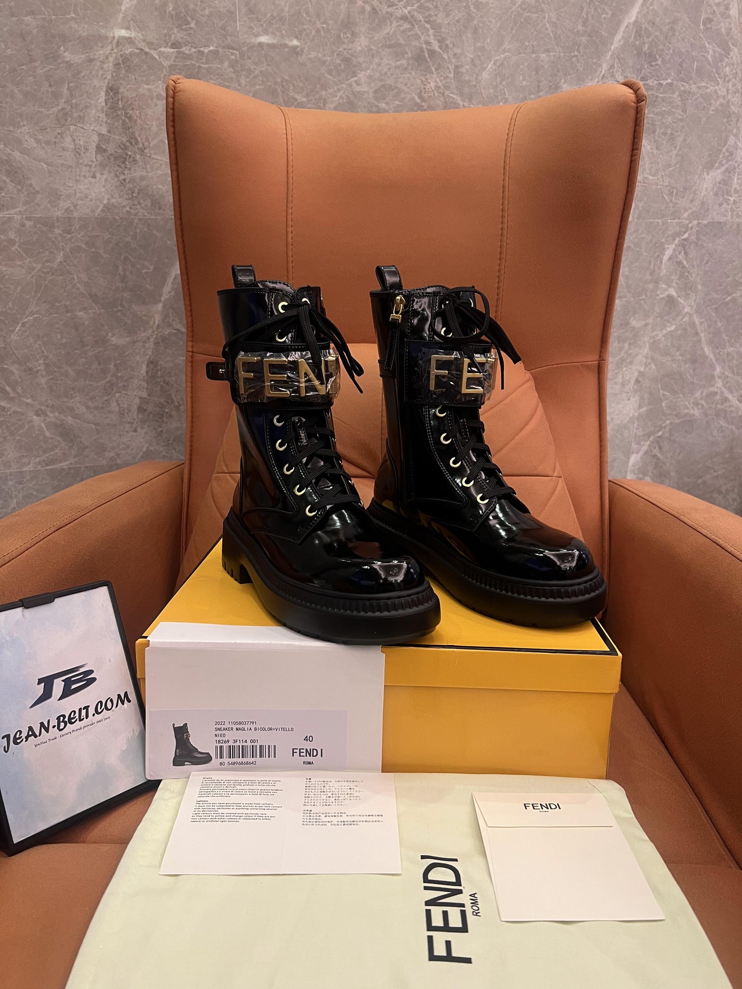 Botas moteras Fendi en color negro