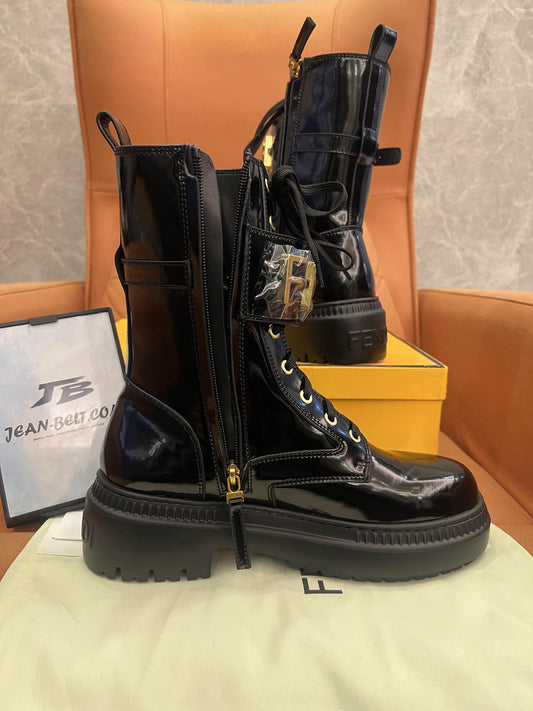 Botas moteras Fendi en color negro