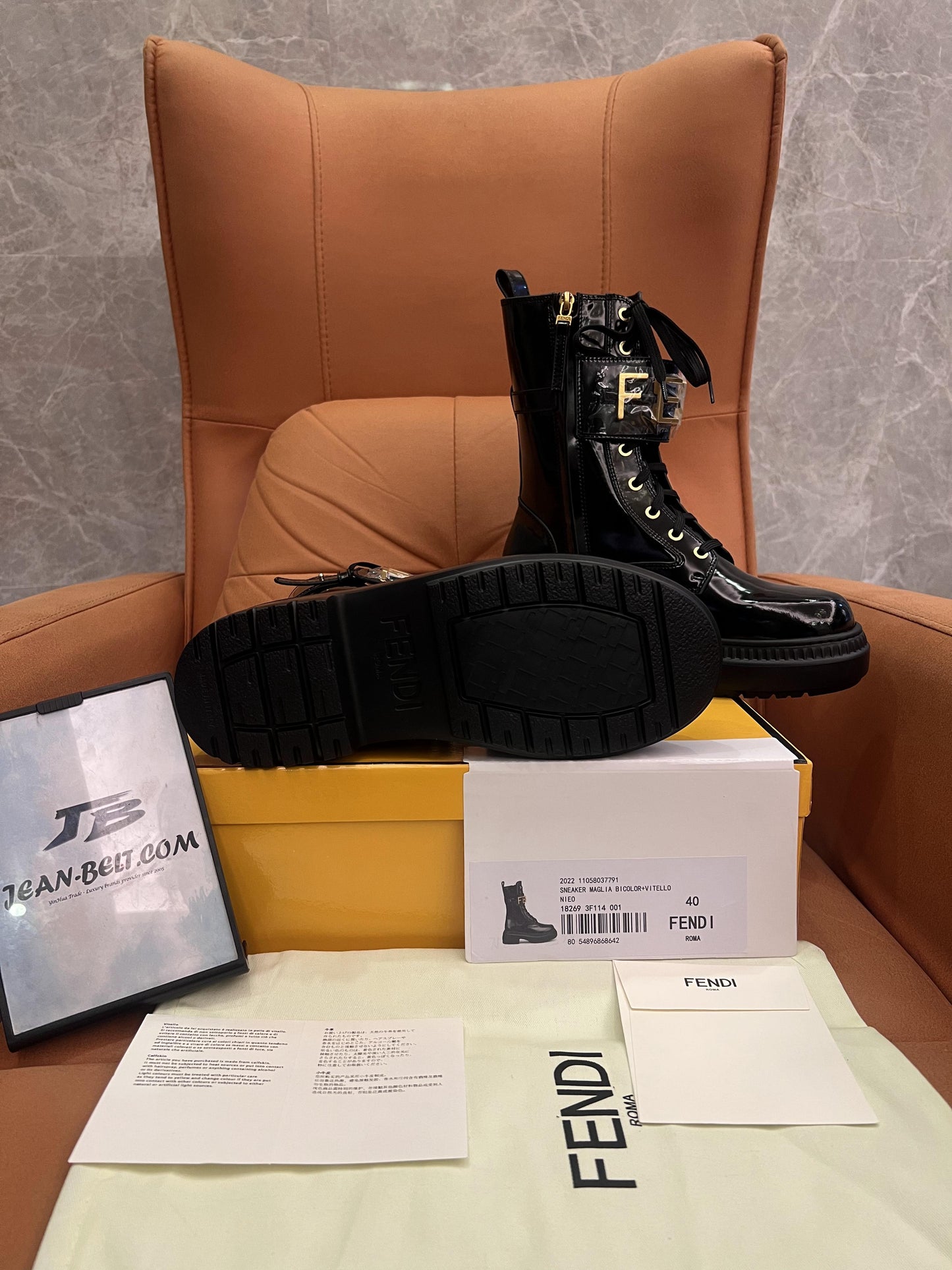 Botas moteras Fendi en color negro