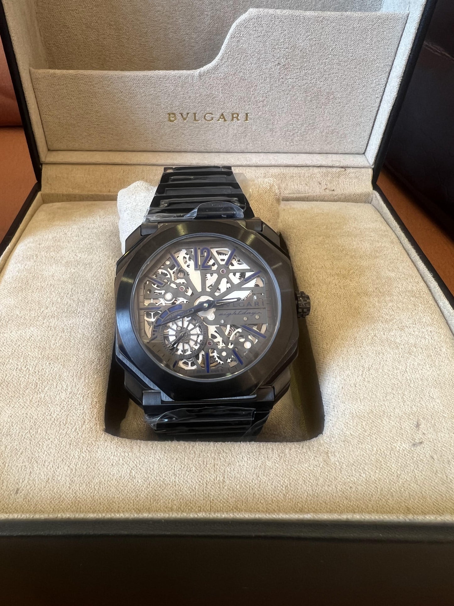 Reloj Bvlgari Octo Finissimo de cerámica negra esqueletizada