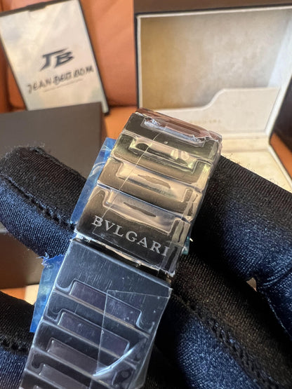 Reloj Bvlgari Octo Finissimo de cerámica negra esqueletizada