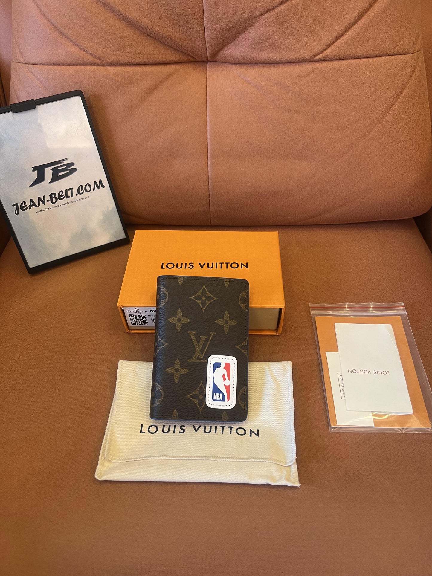 Organizador de bolsos Louis Vuitton com monograma da NBA