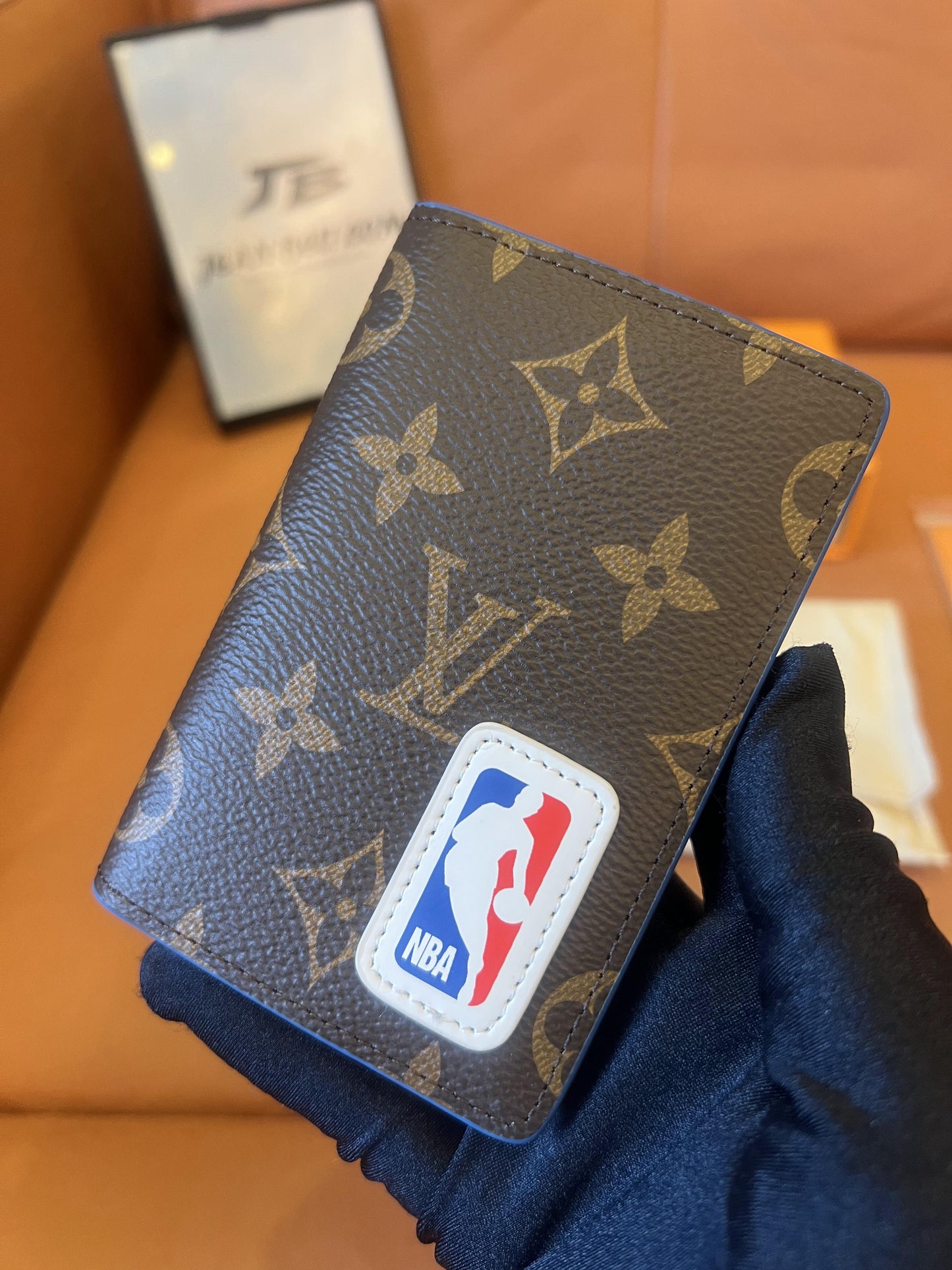 Organizador de bolsos Louis Vuitton com monograma da NBA