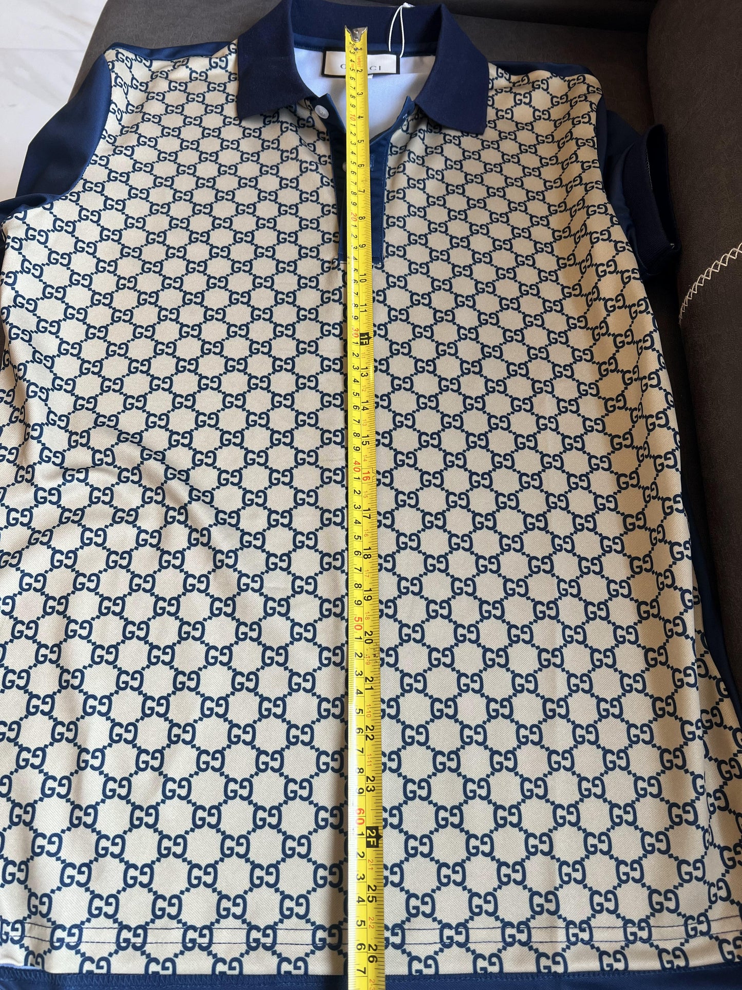 Camisa polo com monograma Gucci e detalhes em azul marinho
