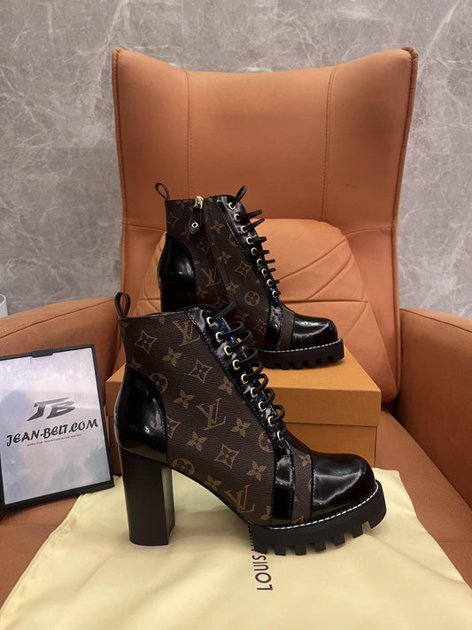 Botas de cano curto Louis Vuitton Star Trail em lona com monograma
