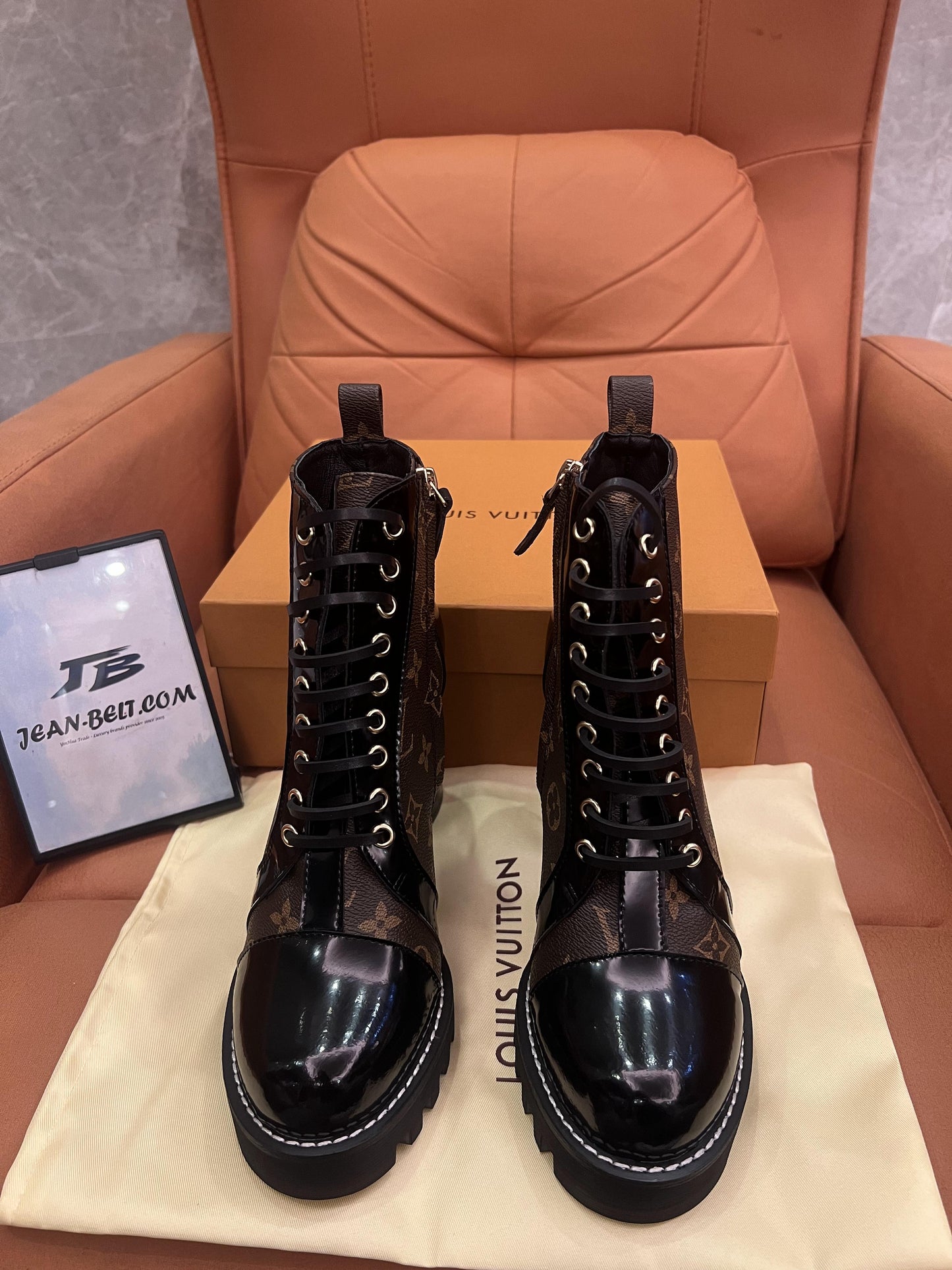 Botas de cano curto Louis Vuitton Star Trail em lona com monograma