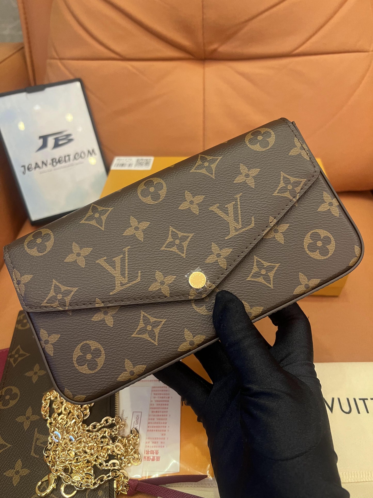 Cartera con cadena Felicie y pochette con monograma de Louis Vuitton fucsia