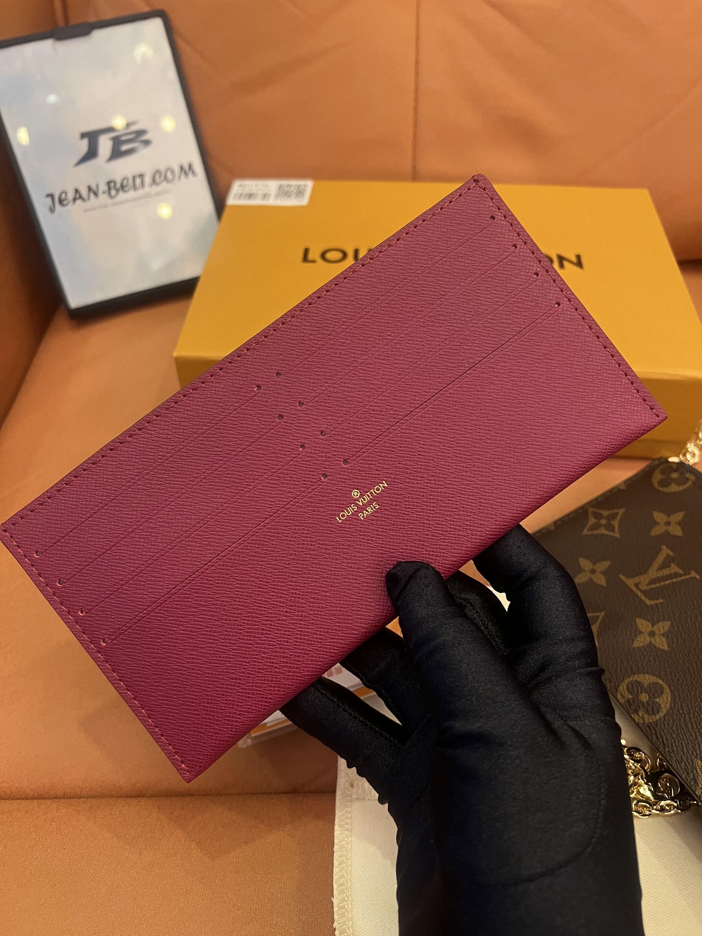 Cartera con cadena Felicie y pochette con monograma de Louis Vuitton fucsia