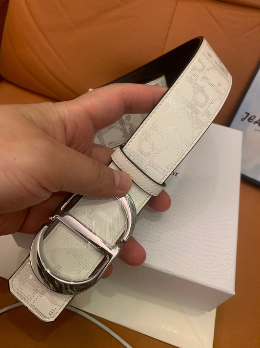 Cinturón reversible Christian Dior en piel con monograma blanco
