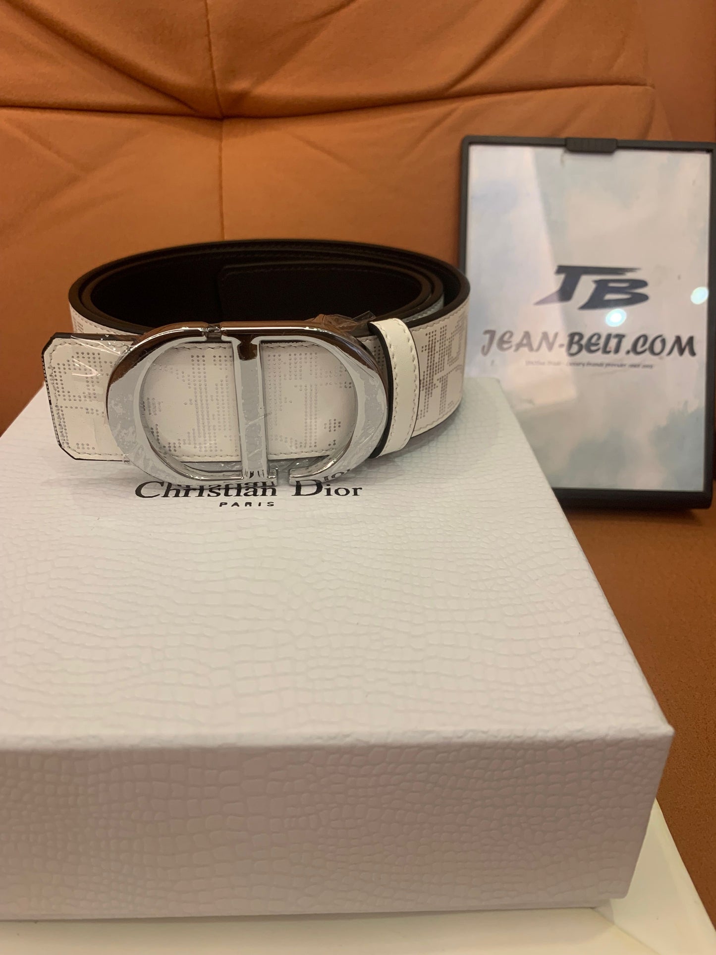 Cinturón reversible Christian Dior en piel con monograma blanco