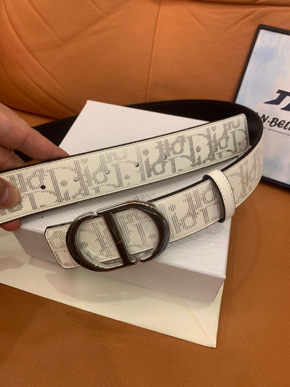 Cinturón reversible Christian Dior en piel con monograma blanco