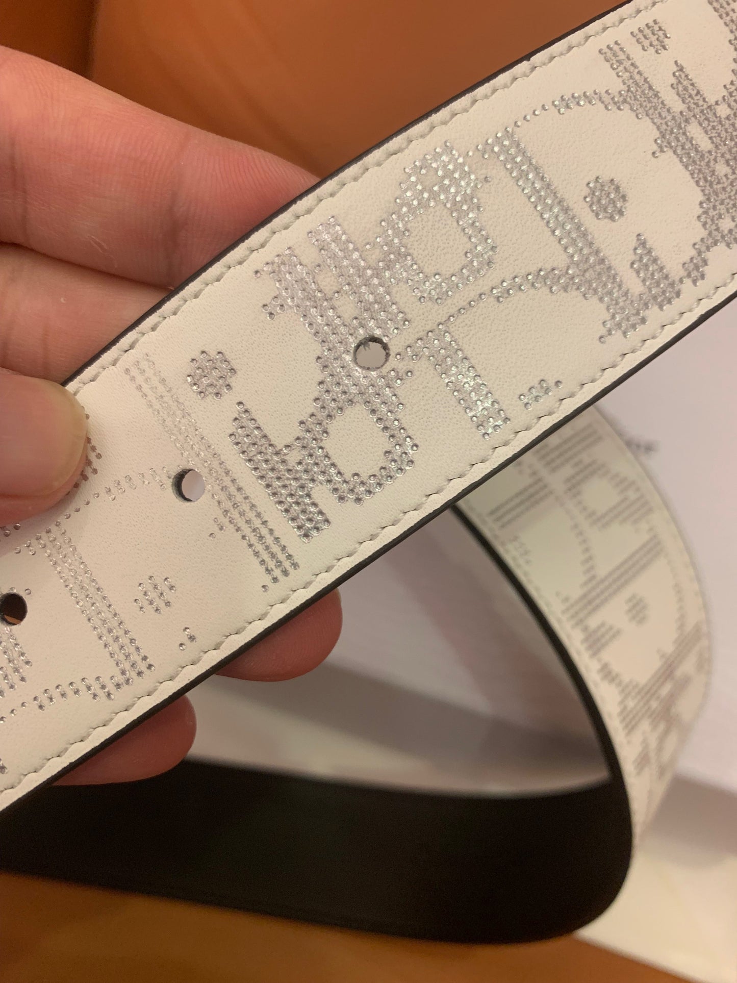Cinturón reversible Christian Dior en piel con monograma blanco