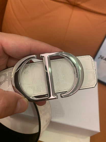 Cinturón reversible Christian Dior en piel con monograma blanco