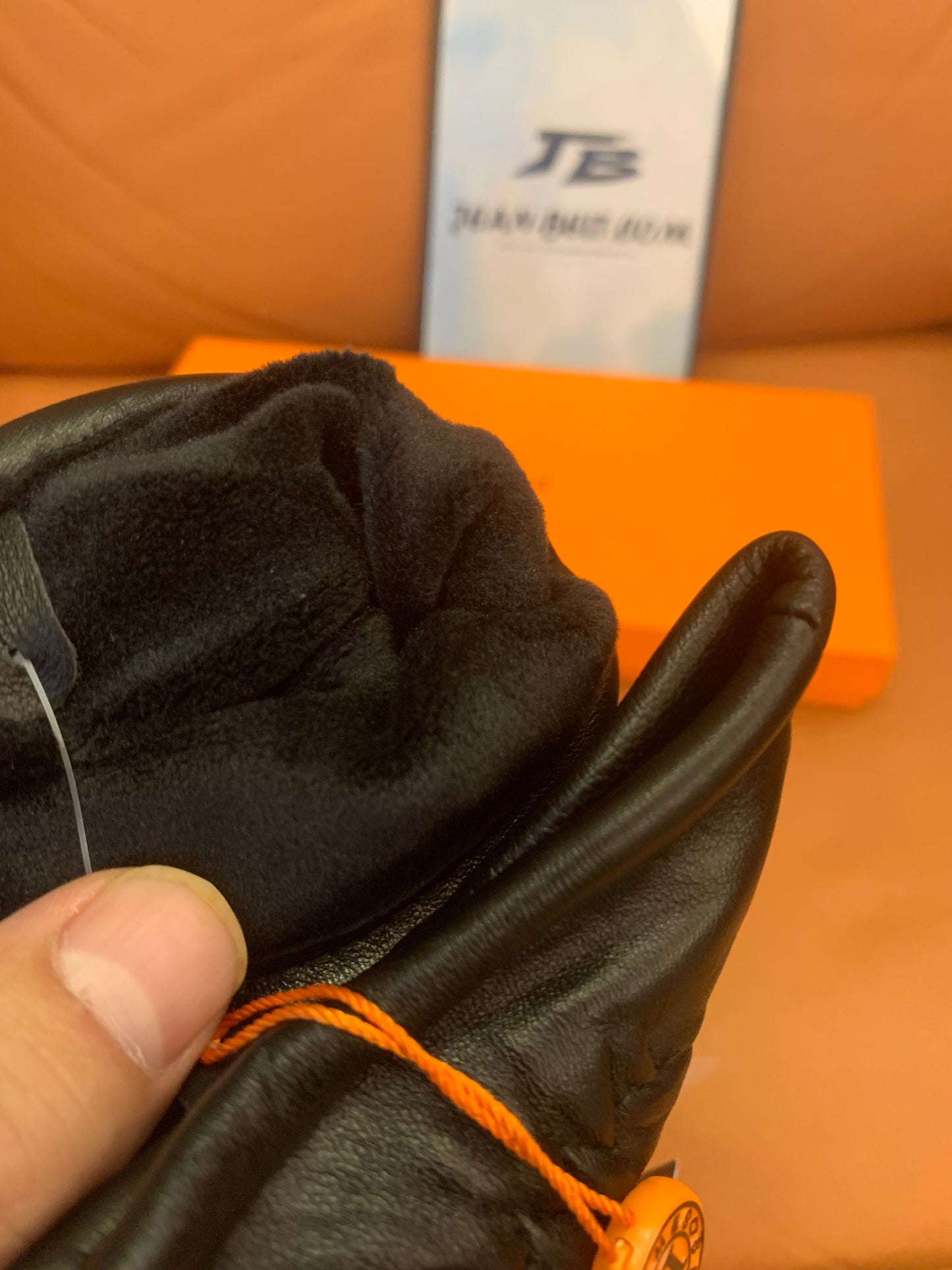 Guantes de cuero negro de Hermes