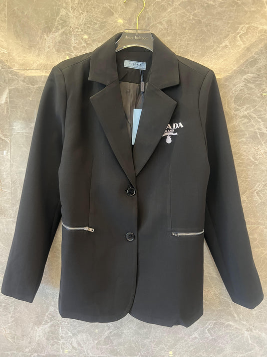 Blazer de mujer Prada con cinturón en color negro