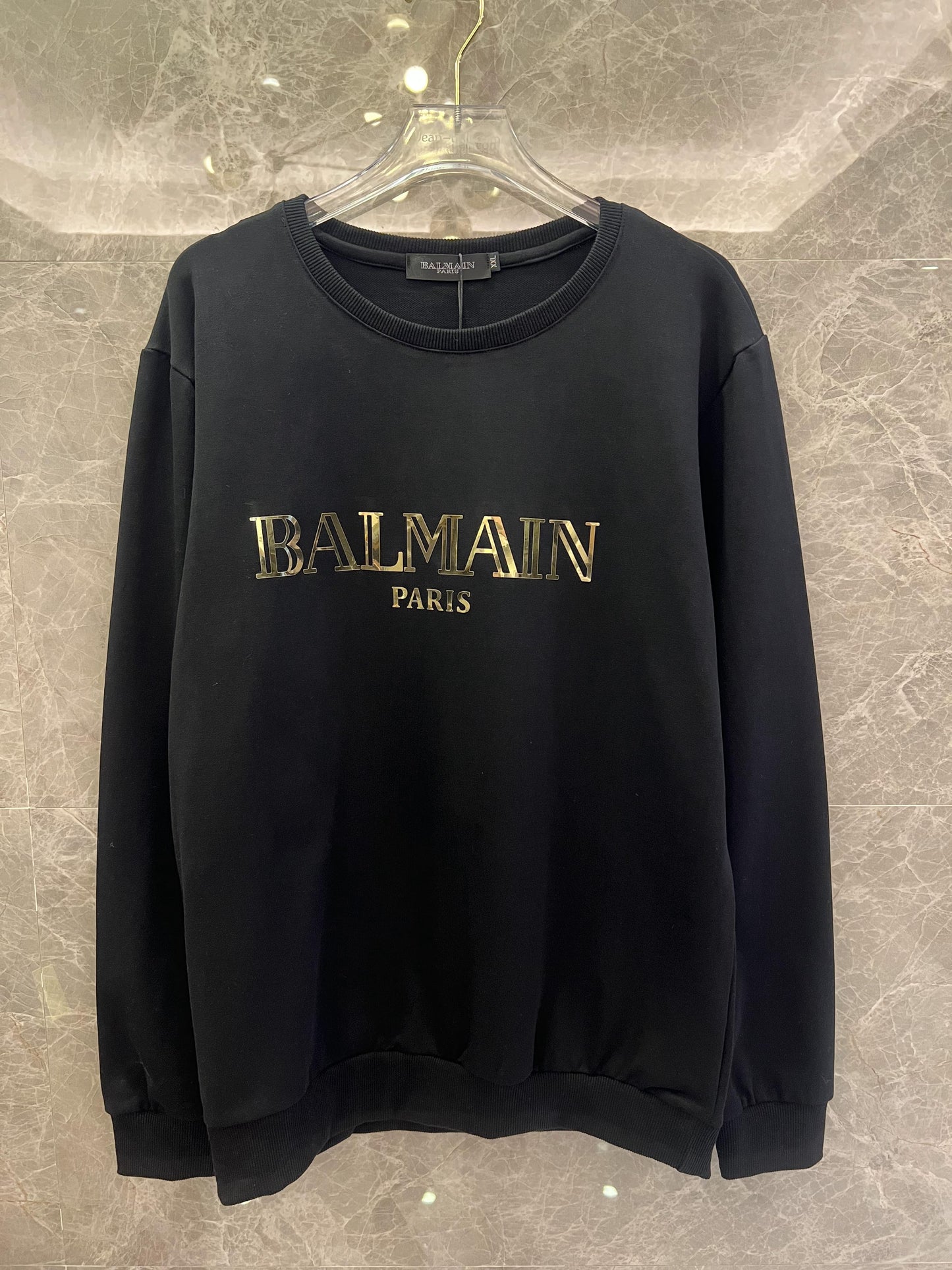 Conjunto de sudadera y joggers negros de Balmain Paris: ropa de estar por casa de lujo