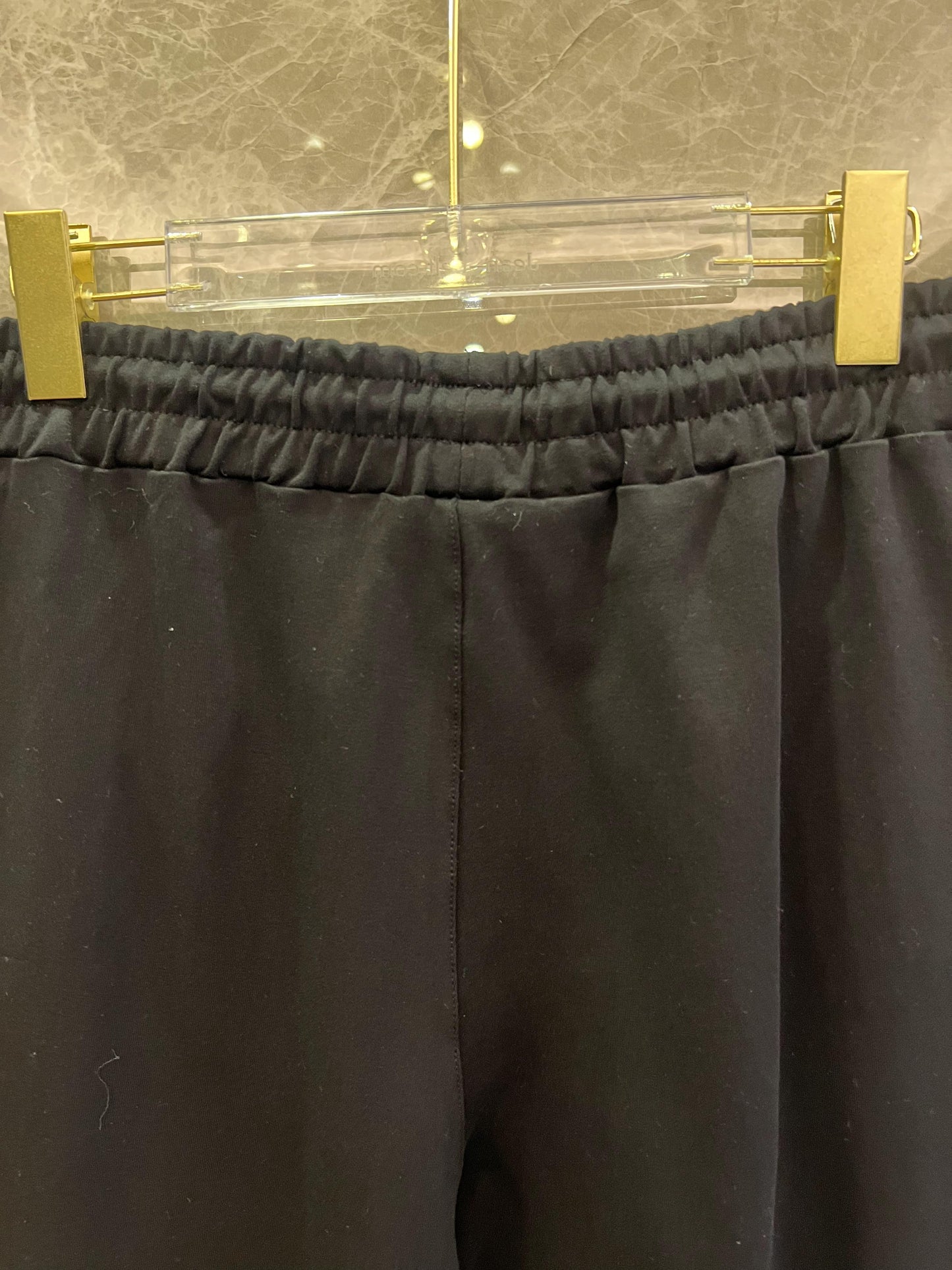 Conjunto de sudadera y joggers negros de Balmain Paris: ropa de estar por casa de lujo